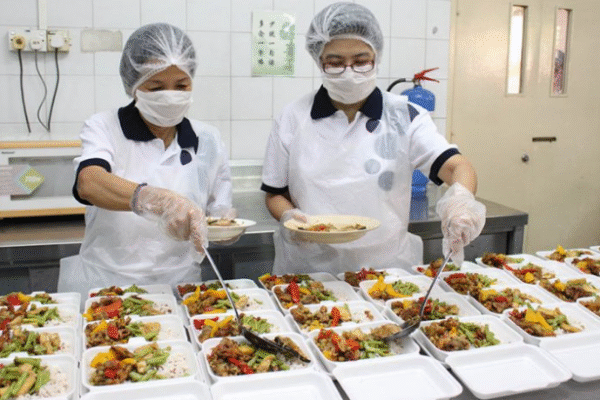 Monitoring Distribusi Makanan Anak Sekolah untuk Gizi Seimbang Monitoring Distribusi Makanan Anak Sekolah untuk Gizi Seimbang