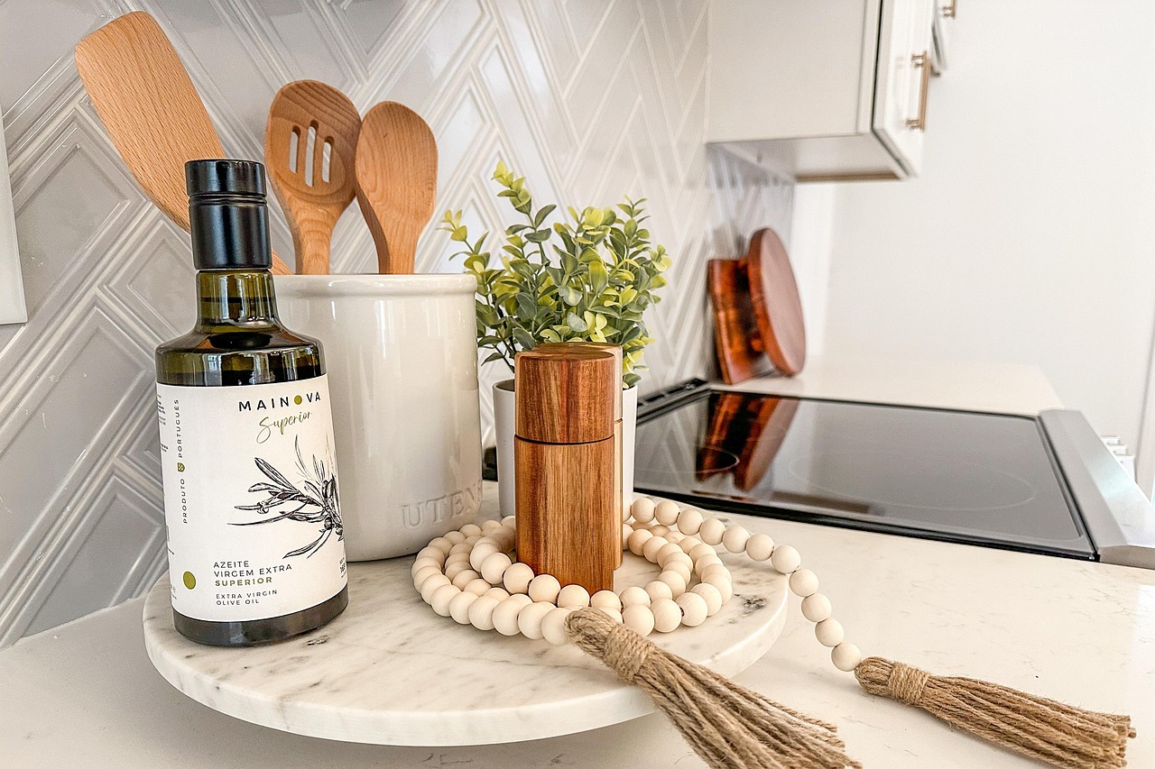 meja kerja dapur di kafe stylish