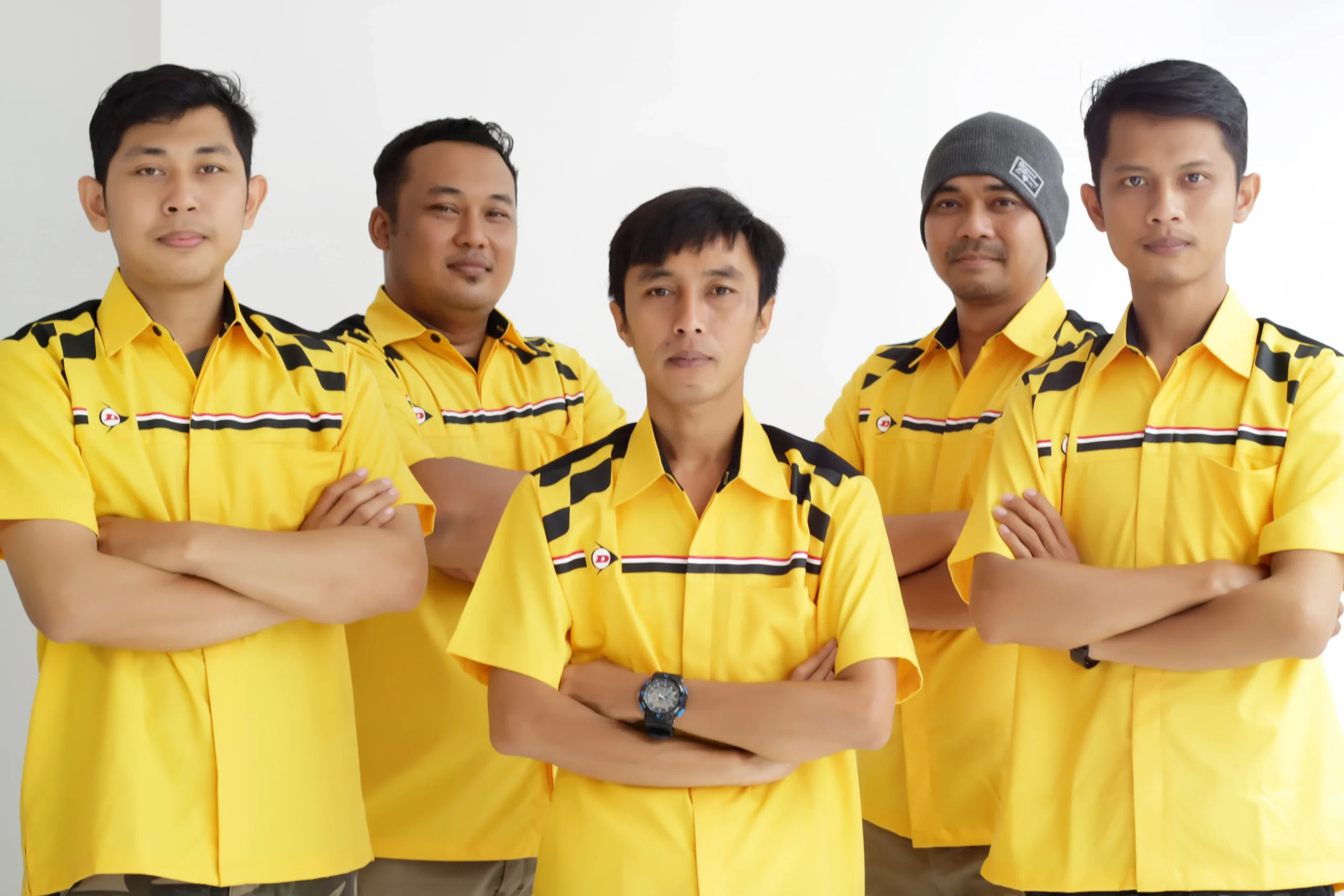 pakaian dinas perusahaan swasta