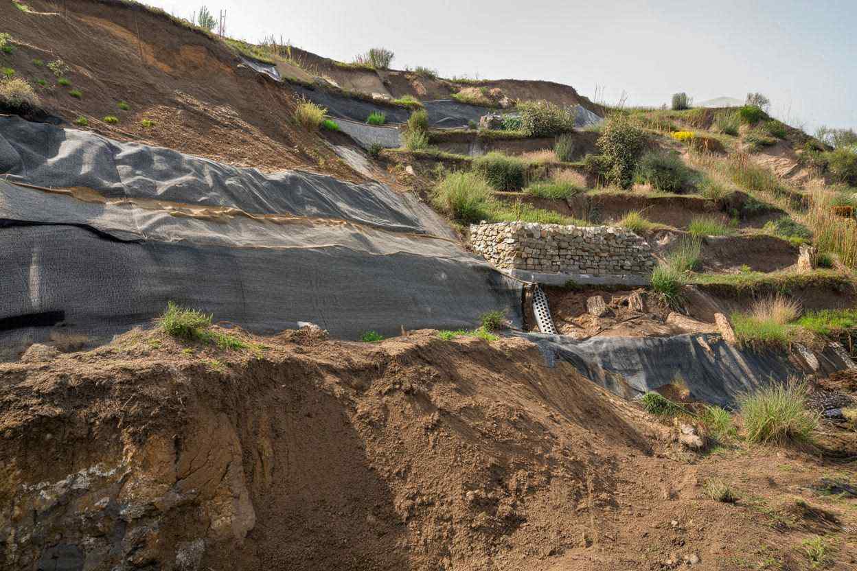 perkuatan lereng tanah